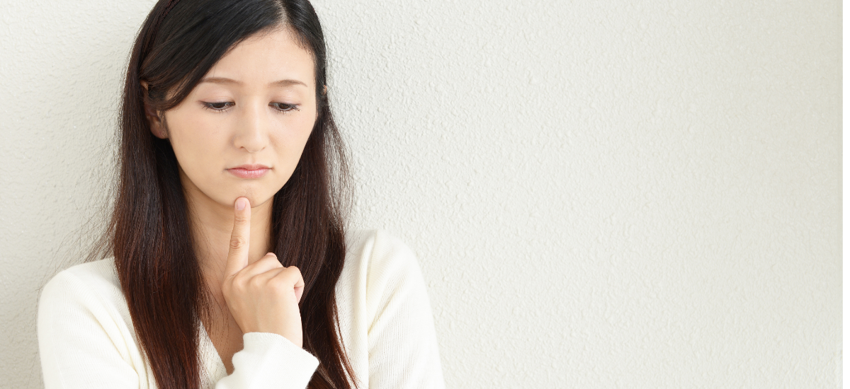前歯のインプラントで後悔しやすいのはどんなケース?見た目で悩まないために